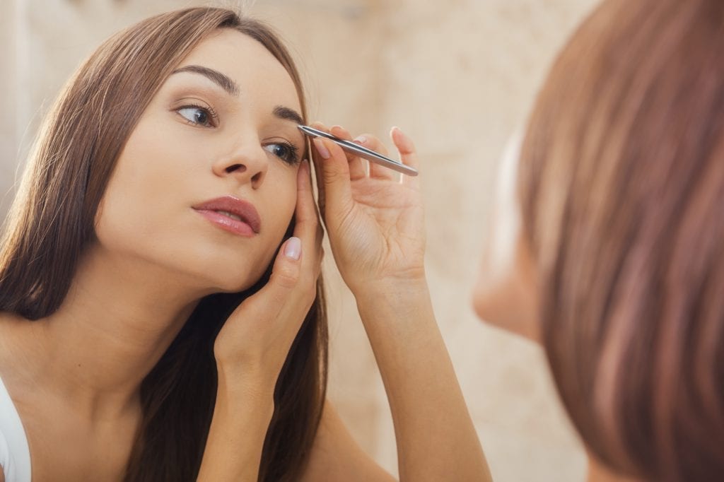 plucking eyebrows iStock_000057324404_Medium