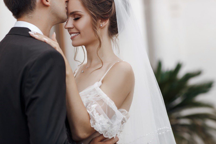 Beautiful picture of a bride and groom